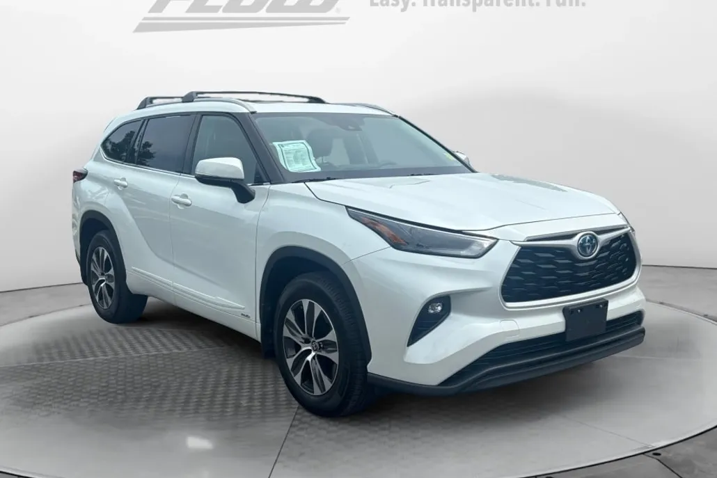 2022 Toyota Highlander Hybrid XLE photo 1