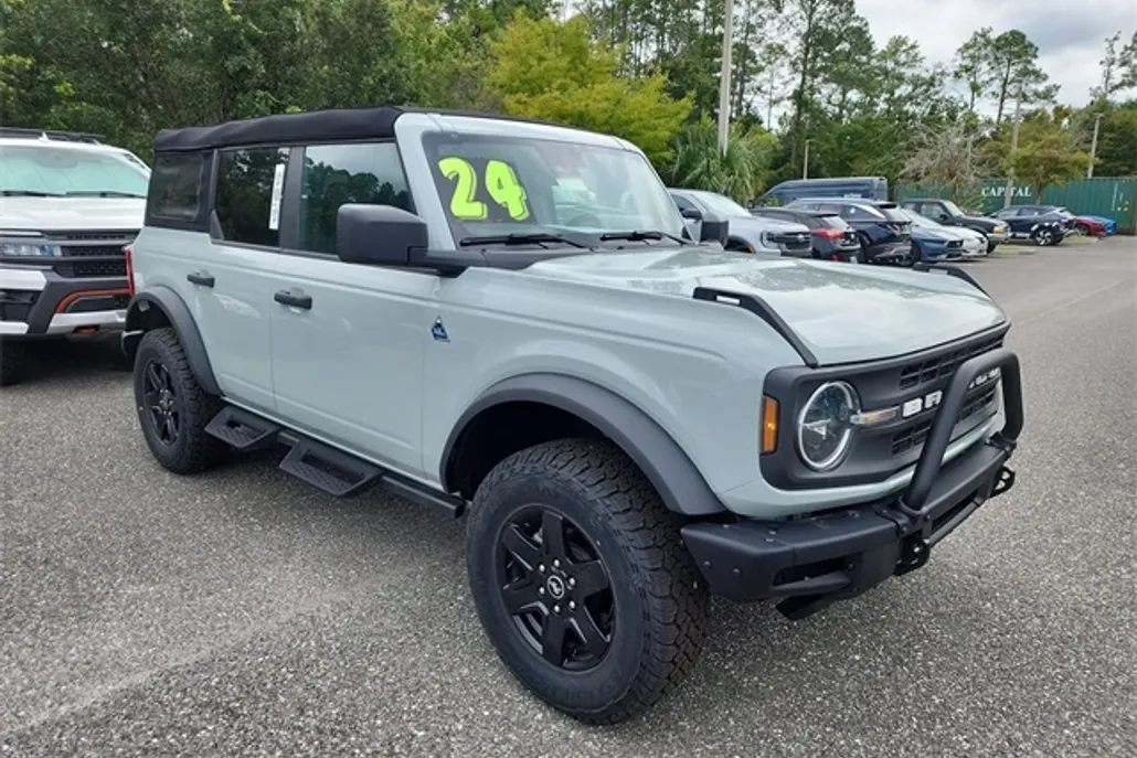 2024 Ford Bronco Black Diamond photo 1