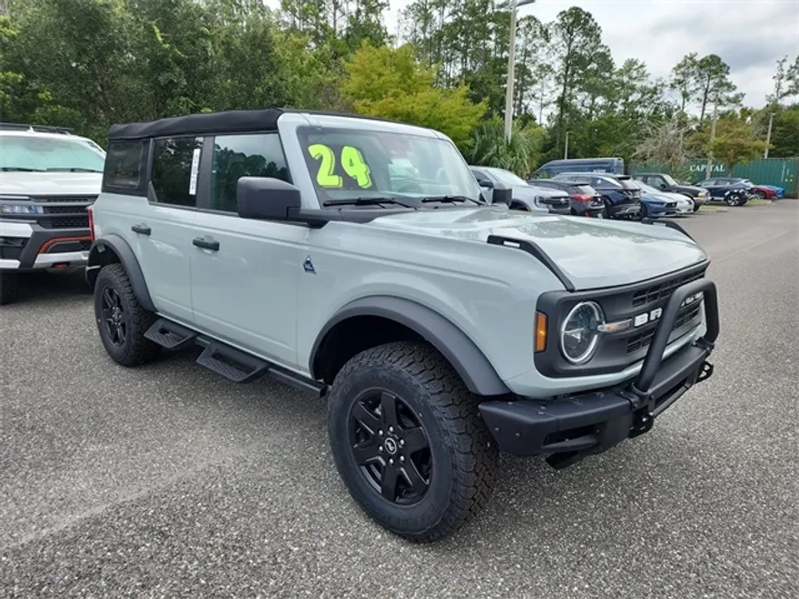 2024 Ford Bronco Black Diamond photo 1