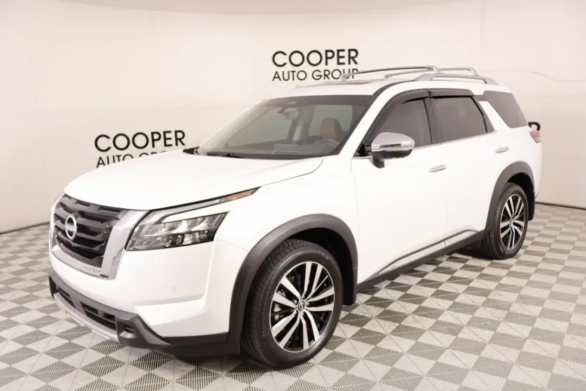 2025 Nissan Pathfinder Platinum photo 1