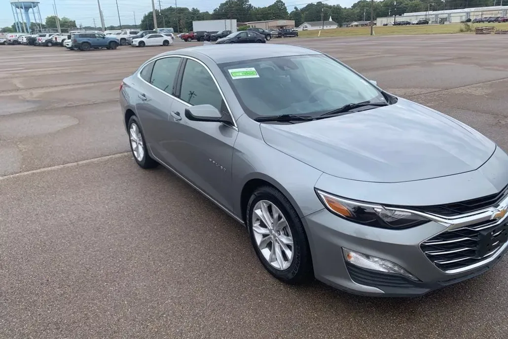 2023 Chevrolet Malibu 1LT photo 1