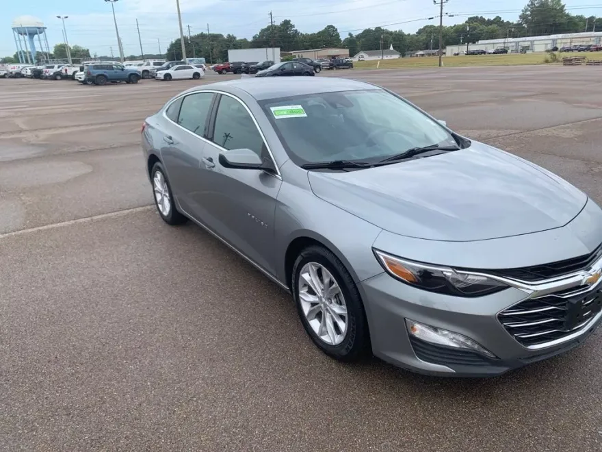 2023 Chevrolet Malibu 1LT photo 1