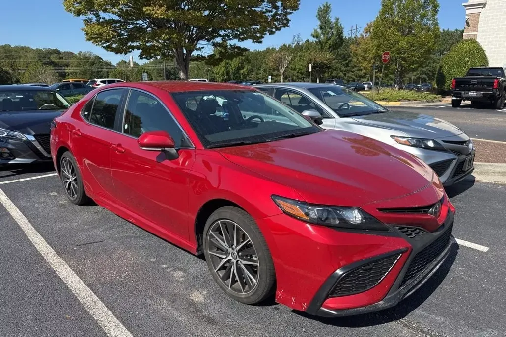 2024 Toyota Camry SE photo 1