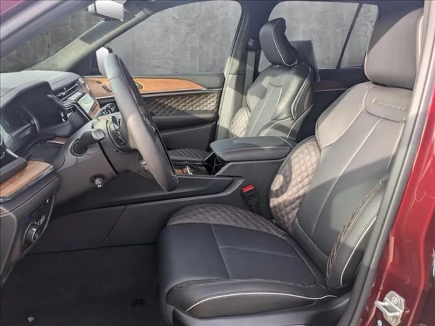 2024 Jeep Grand Cherokee 4xe Summit Reserve photo 4