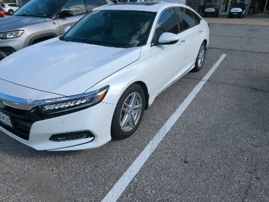 2019 Honda Accord Touring 2.0T photo 1