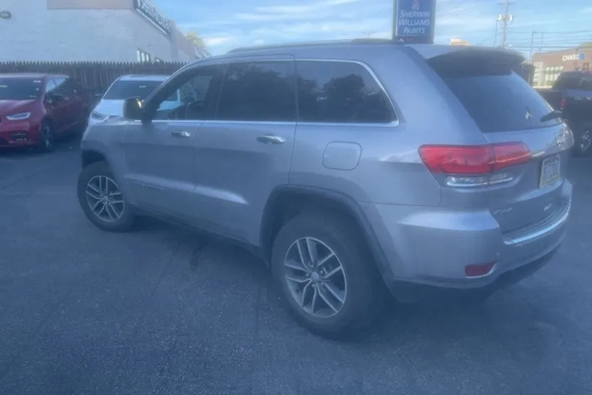 2017 Jeep Grand Cherokee Limited photo 1