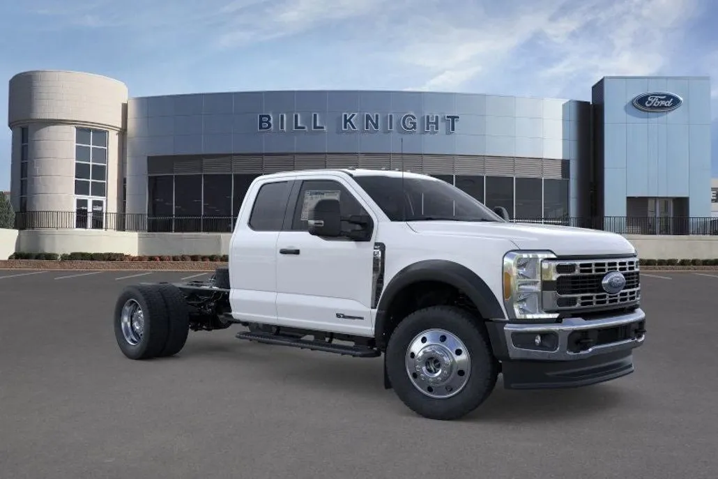 2025 Ford F-550 photo 1