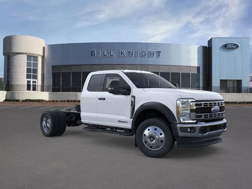 2025 Ford F-550 photo 1