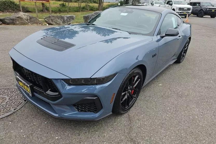 2025 Ford Mustang GT Premium photo 1
