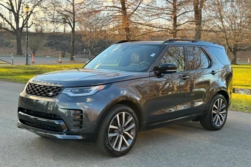 2024 Land Rover Discovery SE photo 1