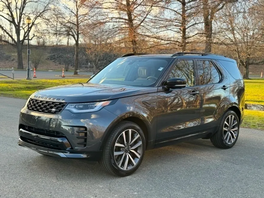 2024 Land Rover Discovery SE photo 1