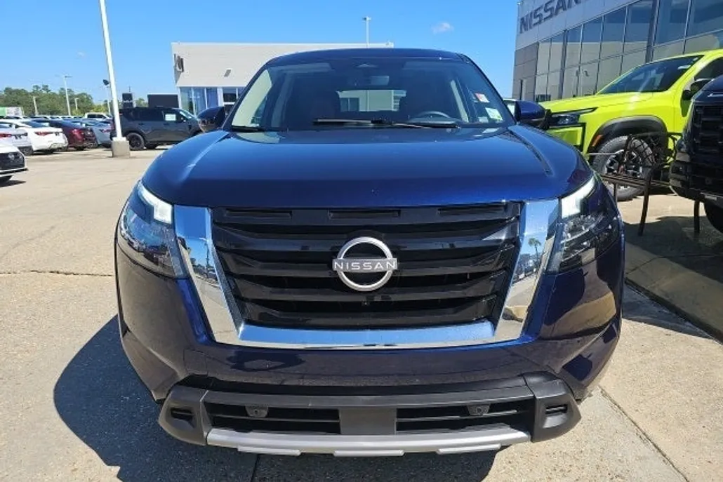 2025 Nissan Pathfinder Platinum photo 1