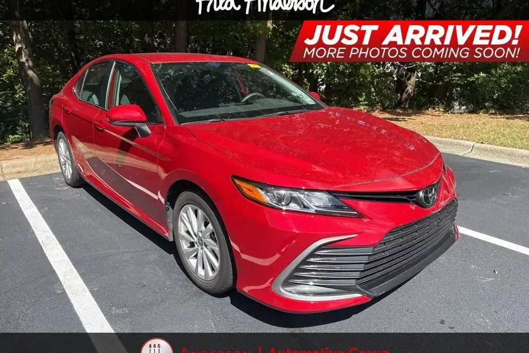 2024 Toyota Camry LE photo 1