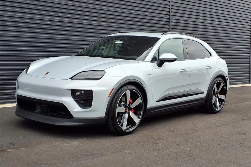 2025 Porsche Macan Electric photo 1