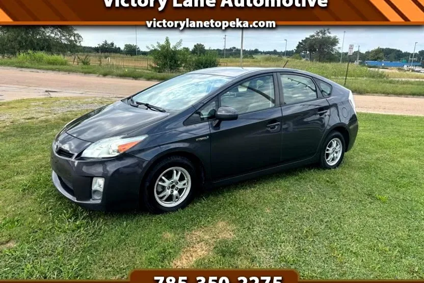 2010 Toyota Prius Two photo 1