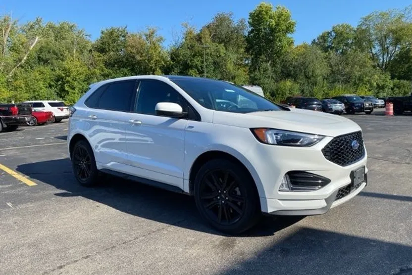 2023 Ford Edge ST photo 1