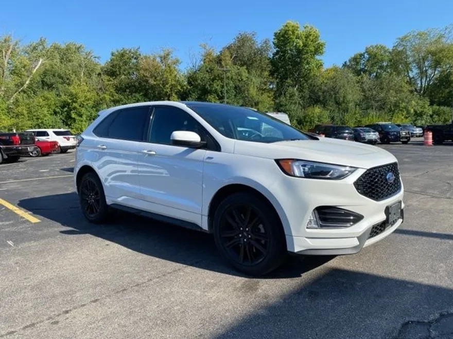 2023 Ford Edge ST photo 1