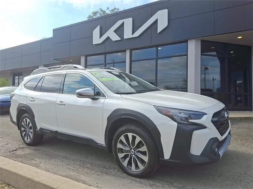 2023 Subaru Outback Touring photo 1