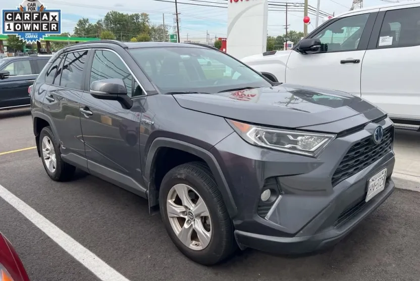 2019 Toyota RAV4 Hybrid XLE photo 1