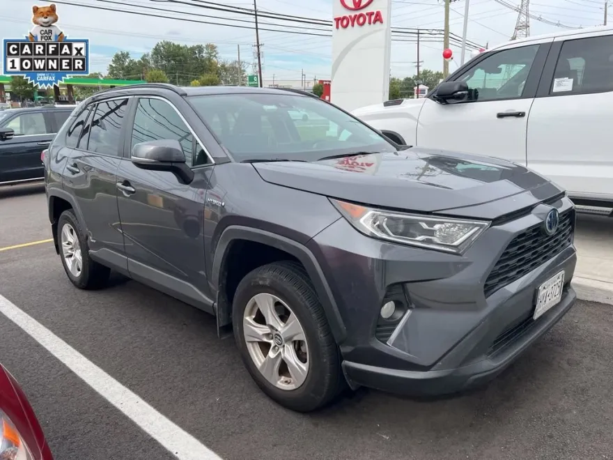 2019 Toyota RAV4 Hybrid XLE photo 1