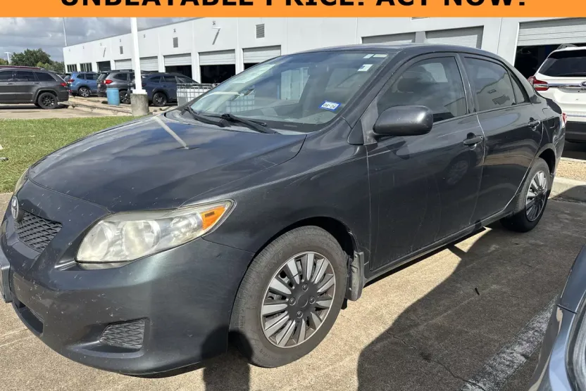 2010 Toyota Corolla LE photo 1