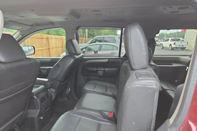 2012 Nissan Armada SL photo 1