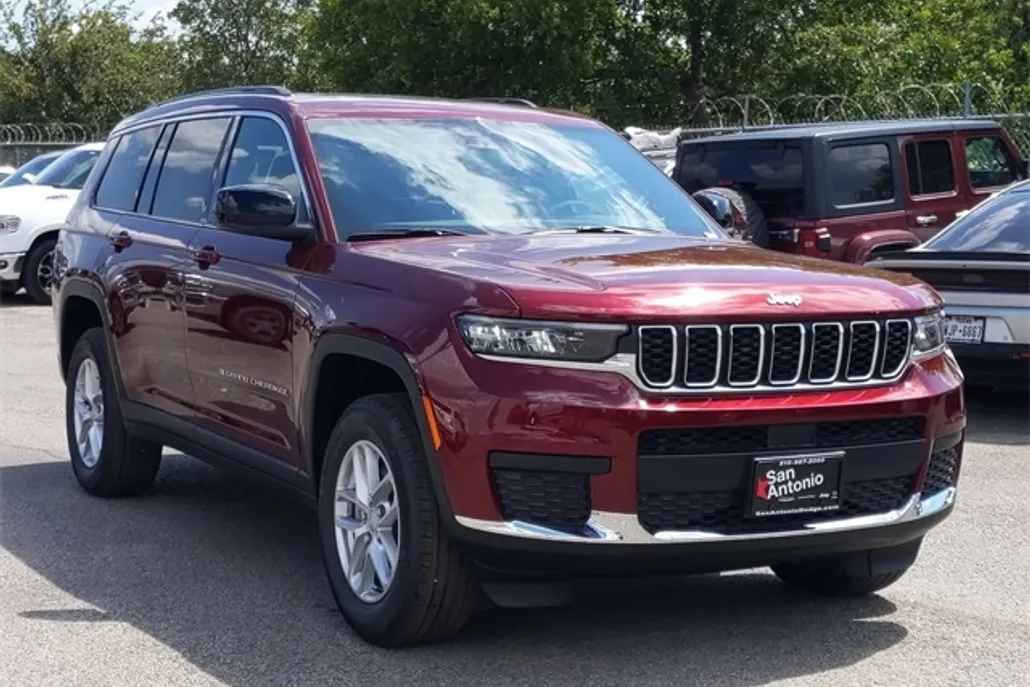 2025 Jeep Cherokee Laredo photo 1