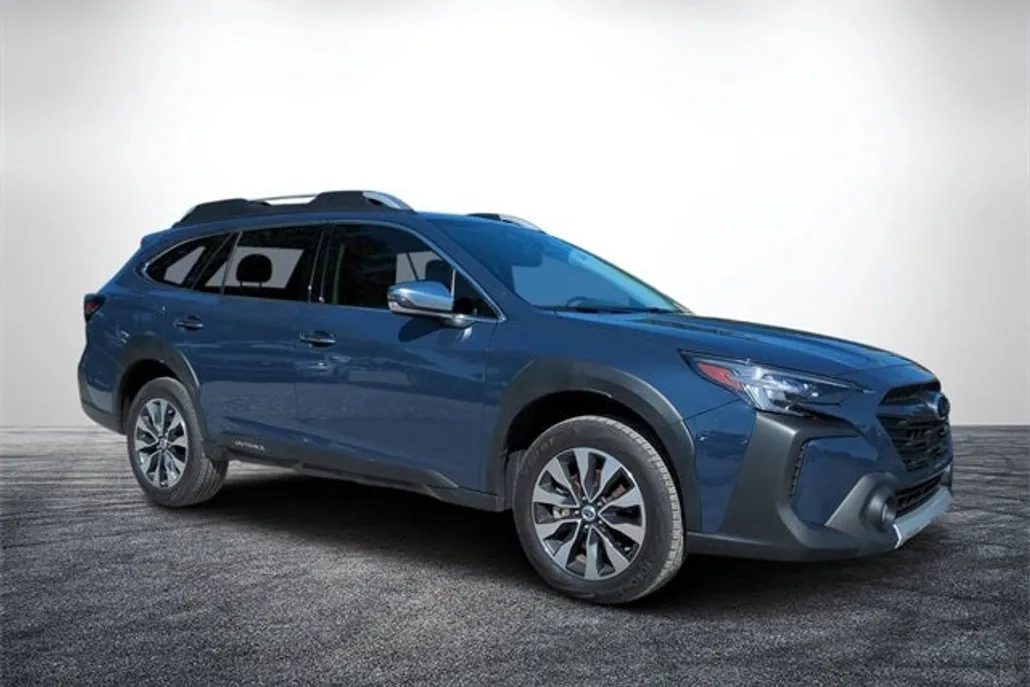 2023 Subaru Outback Touring photo 1