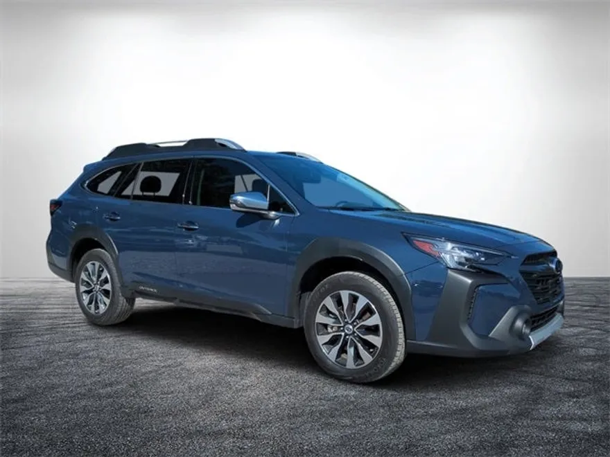 2023 Subaru Outback Touring photo 1