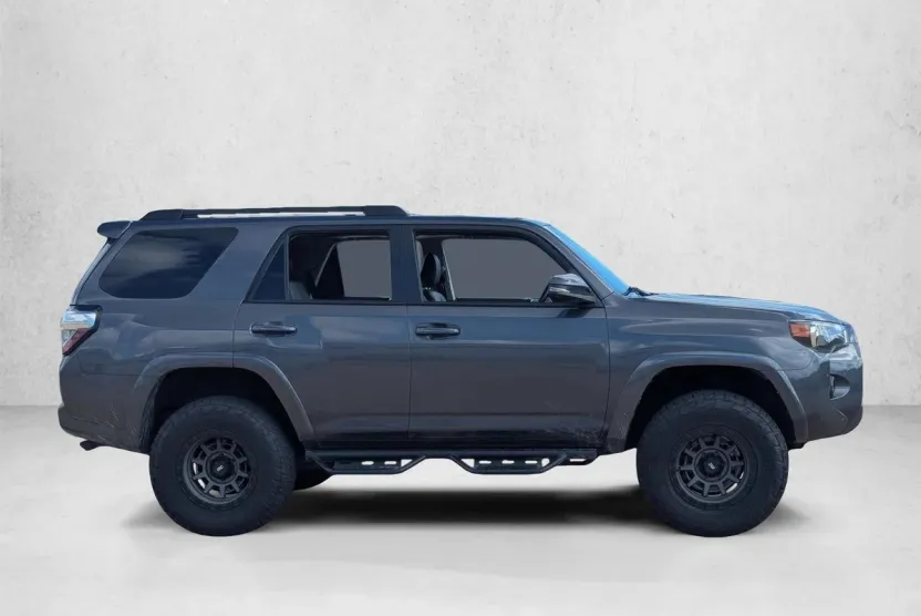2023 Toyota 4Runner SR5 Premium photo 1