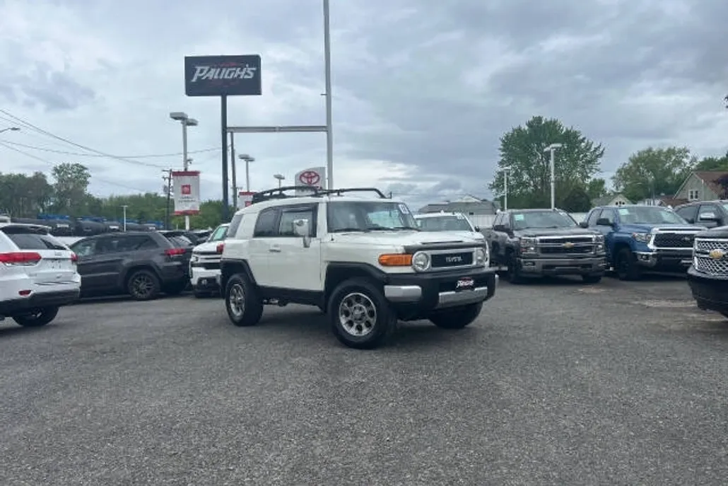 2012 Toyota FJ Cruiser Base photo 1