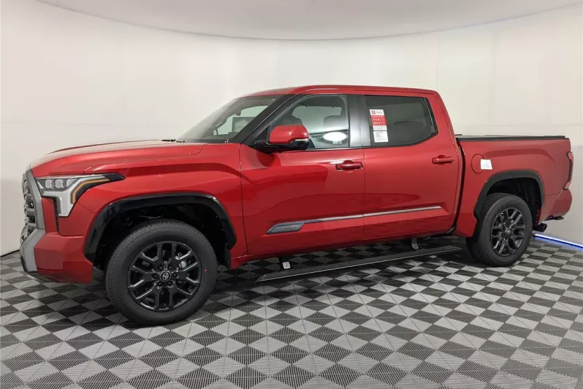 2025 Toyota Tundra Platinum CrewMax photo 1