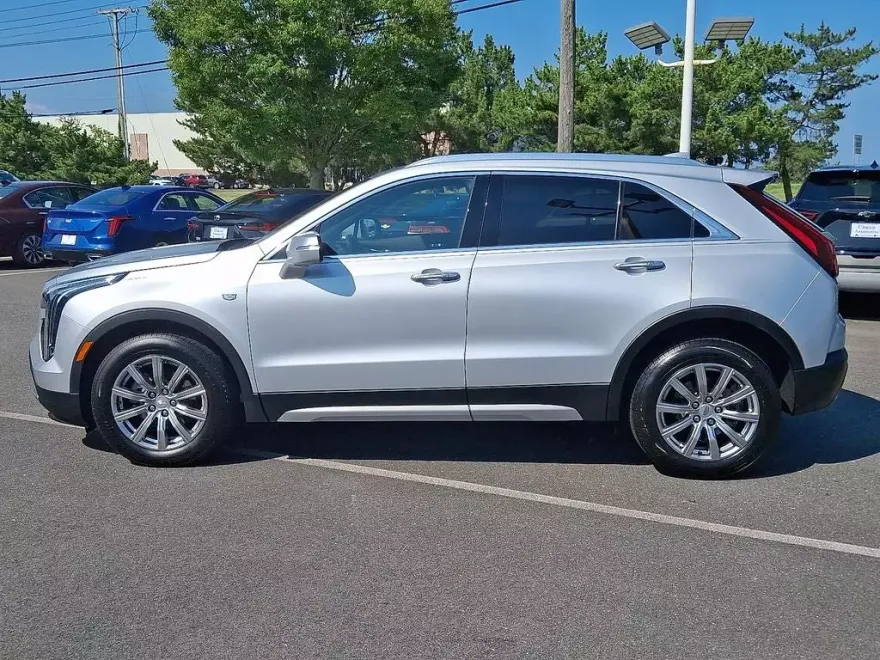 2022 Cadillac XT4 Premium Luxury photo 1