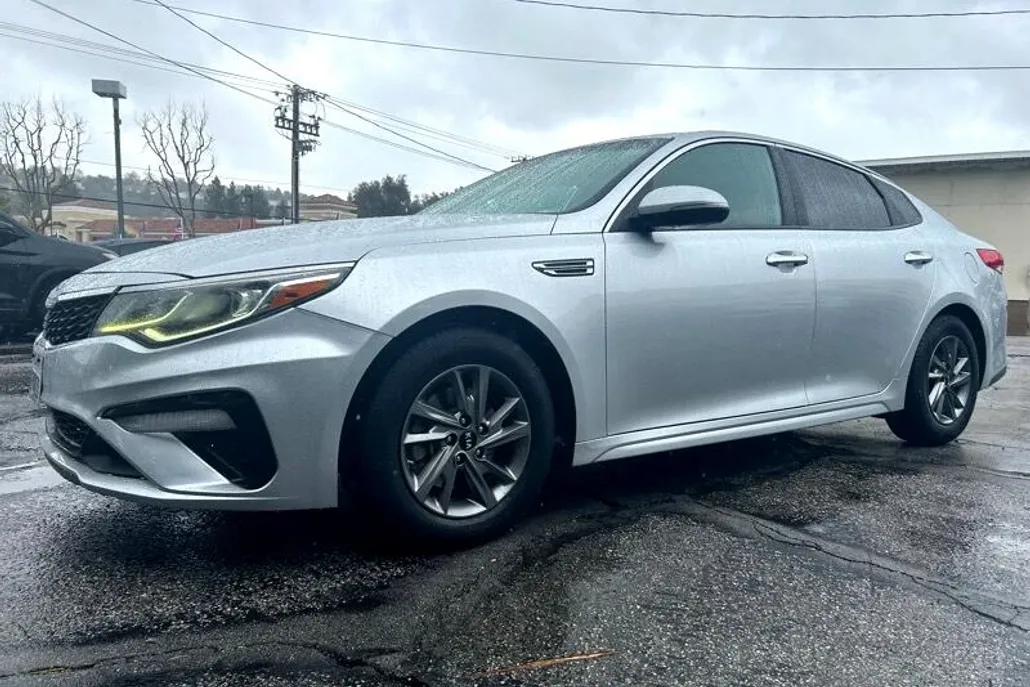 2019 Kia Optima LX photo 1