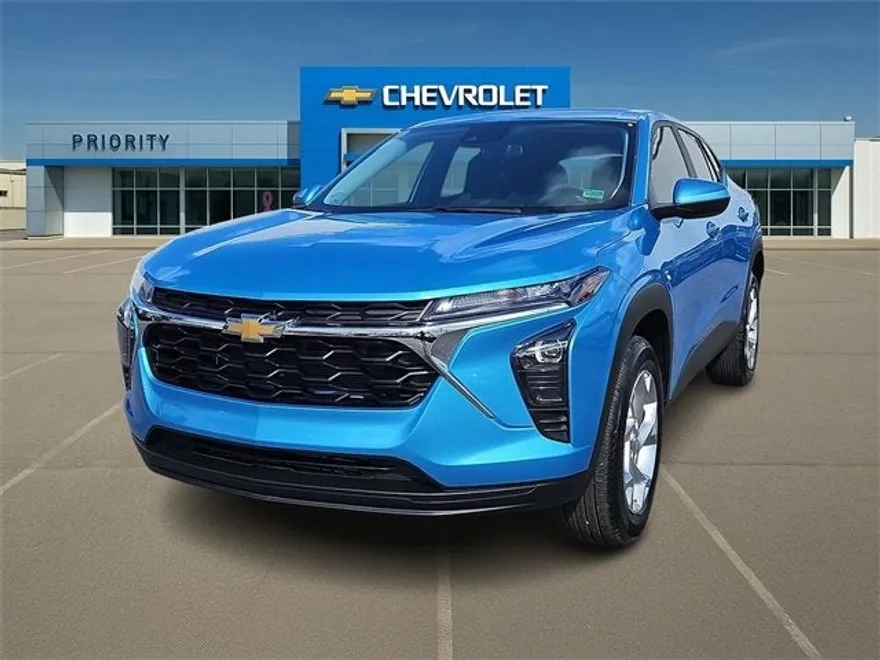 2025 Chevrolet Trax LS photo 1