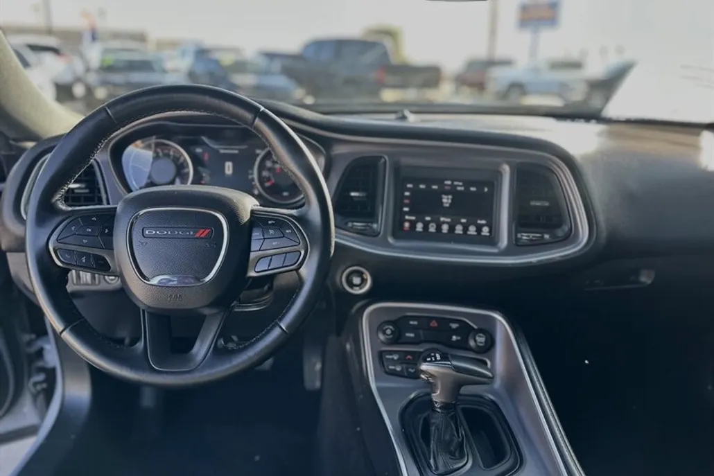 2020 Dodge Challenger SXT photo 1