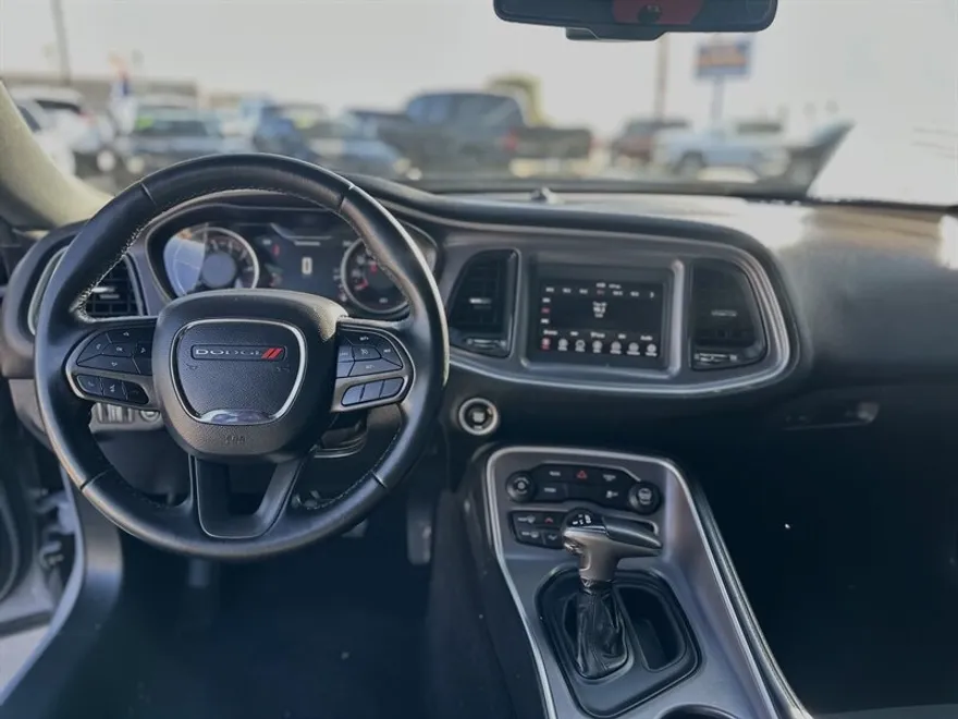 2020 Dodge Challenger SXT photo 1