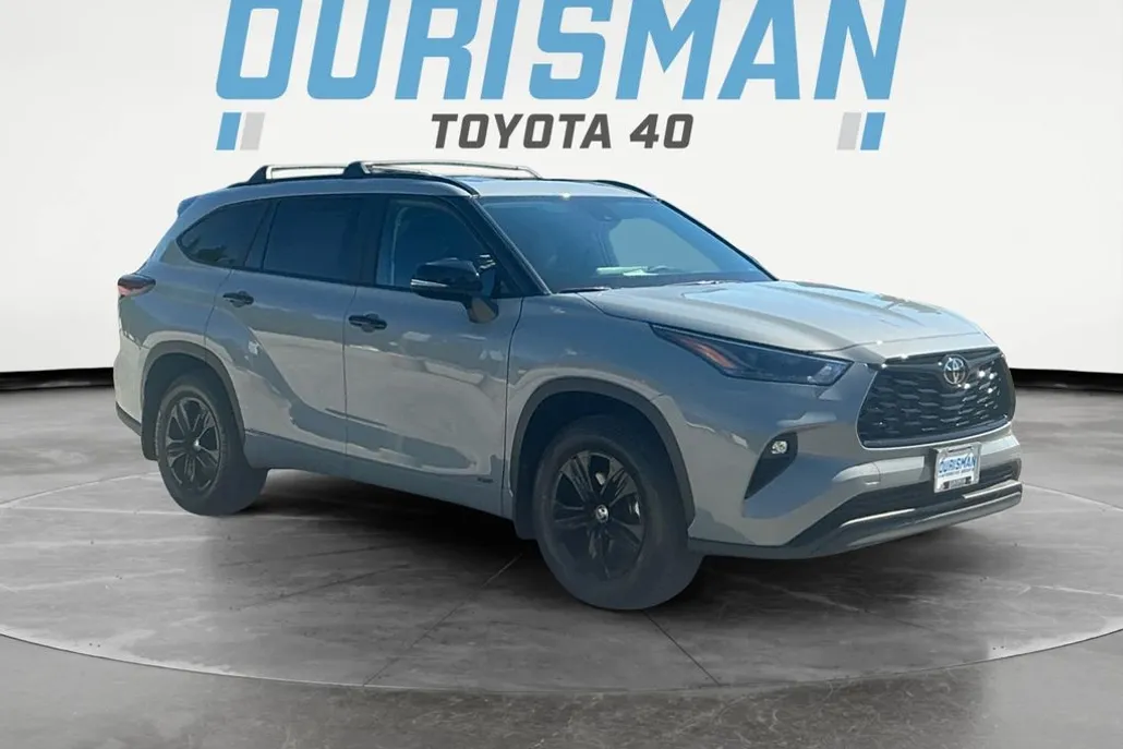 2025 Toyota Highlander Hybrid XLE photo 1