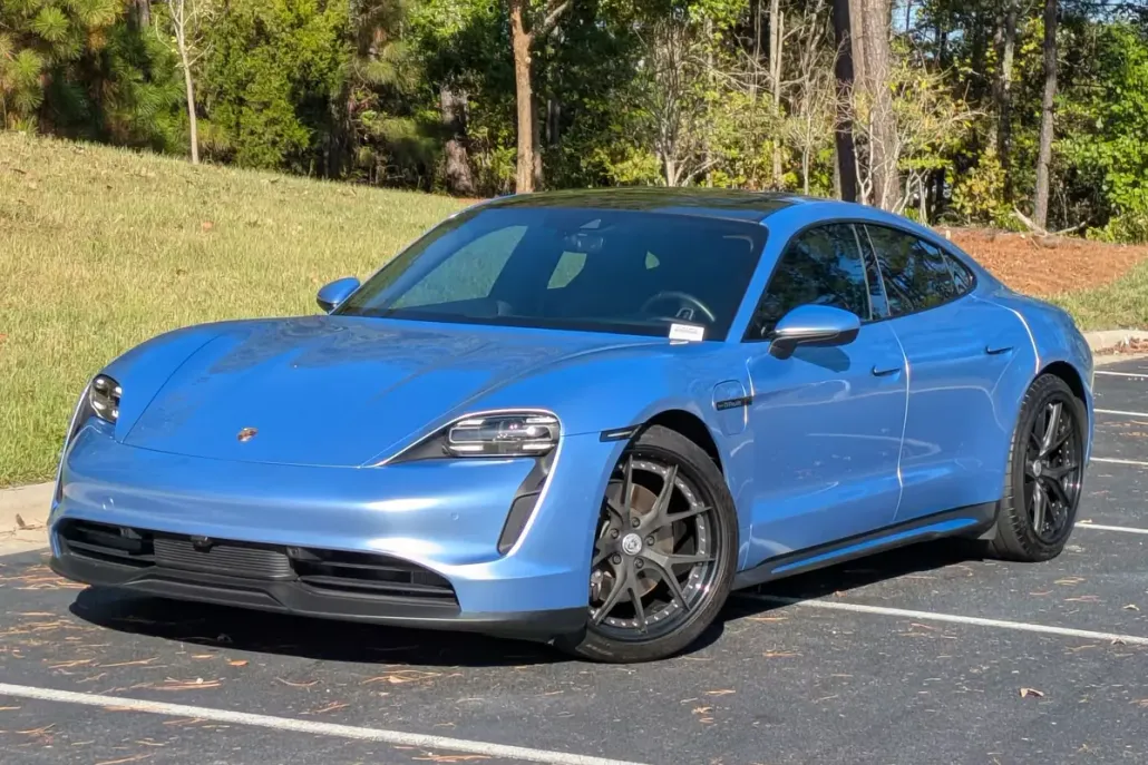 2023 Porsche Taycan photo 1