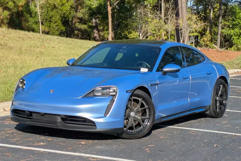 2023 Porsche Taycan photo 1