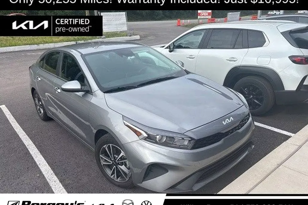 2023 Kia Forte LXS photo 1