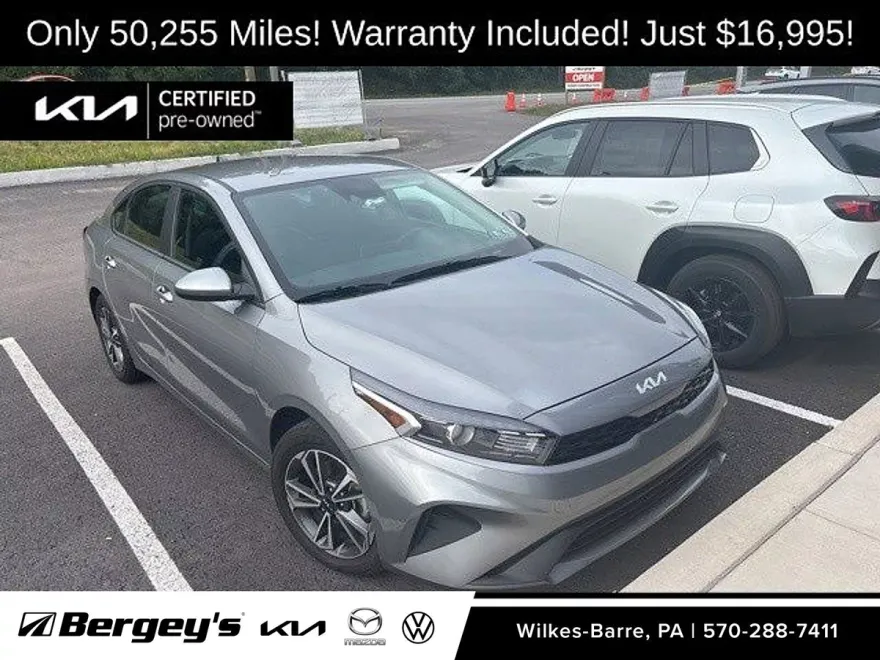 2023 Kia Forte LXS photo 1