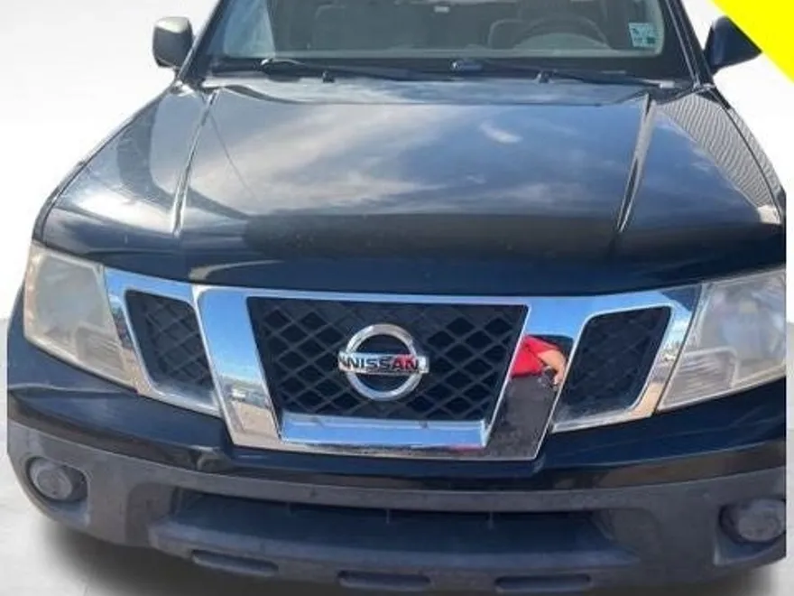 2011 Nissan Frontier S photo 1