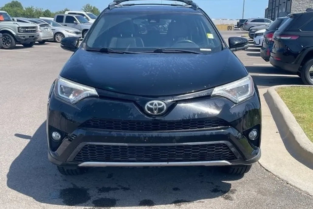 2018 Toyota RAV4 SE photo 1
