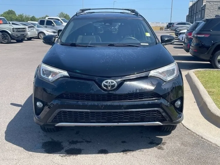 2018 Toyota RAV4 SE photo 1