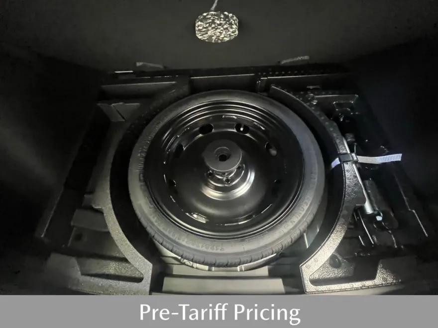 2025 Volkswagen Taos SE photo 1