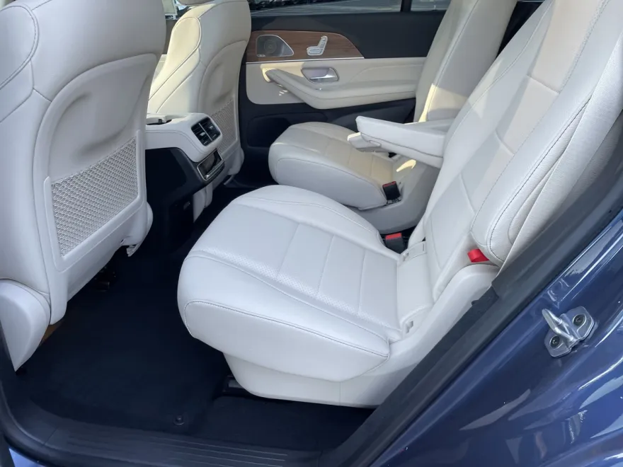 2026 Mercedes Benz GLS 450 4MATIC photo 1
