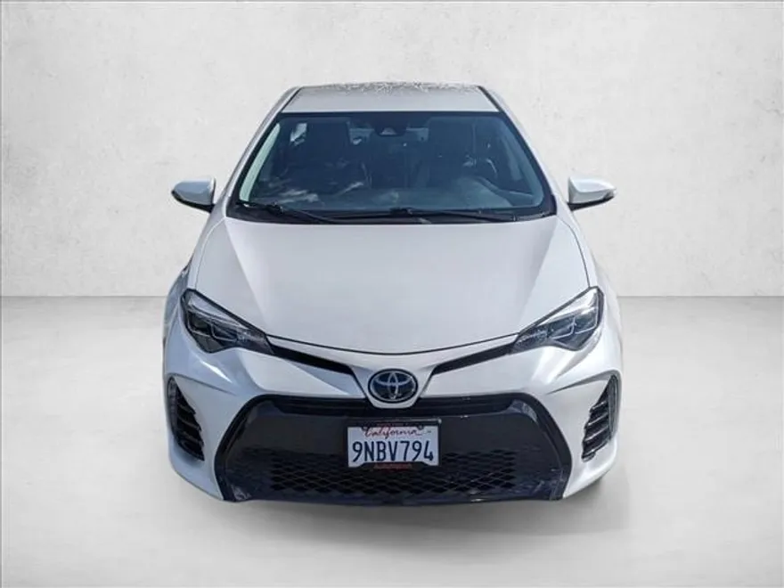 2017 Toyota Corolla SE photo 1