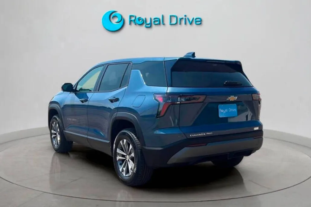2025 Chevrolet Equinox LT photo 1