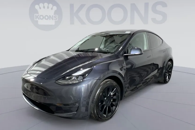 2024 Tesla Model Y Long Range photo 1